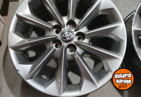Accesorios para Autos - Llantas 16 Toyota Corolla Originales muy buenas. $550.000 las 4. NO BAJO PRECIO - En Venta
