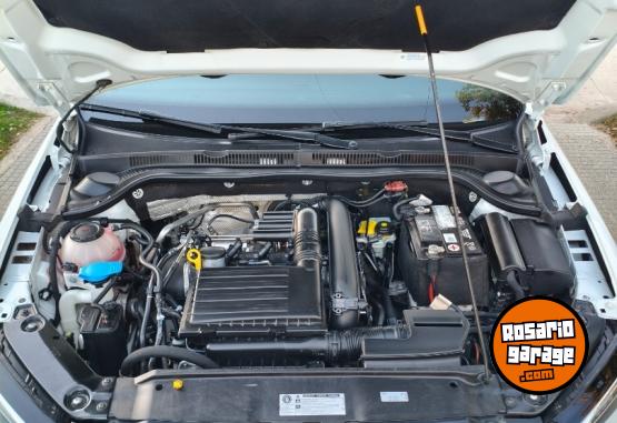 Autos - Volkswagen Vento Highline 2018 Nafta 107000Km - En Venta