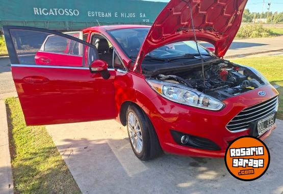 Autos - Ford Fiesta Titanium 2015 Nafta 110000Km - En Venta