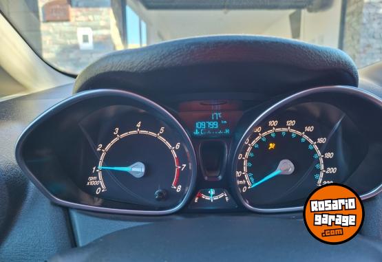 Autos - Ford Fiesta Titanium 2015 Nafta 110000Km - En Venta