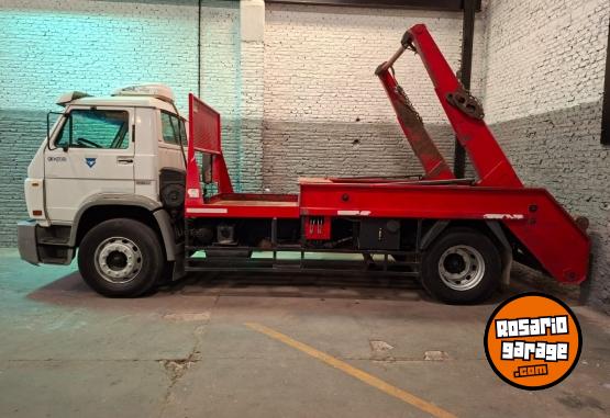 Camiones y Gr�as - VOLKSWAGEN 13180 2006 C/EQUIPO DE VOLQUETE - En Venta