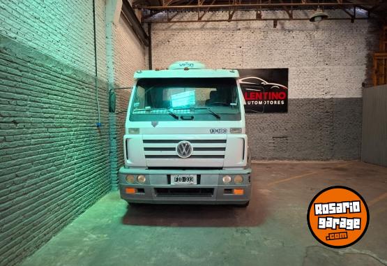 Camiones y Gr�as - VOLKSWAGEN 13180 2006 C/EQUIPO DE VOLQUETE - En Venta