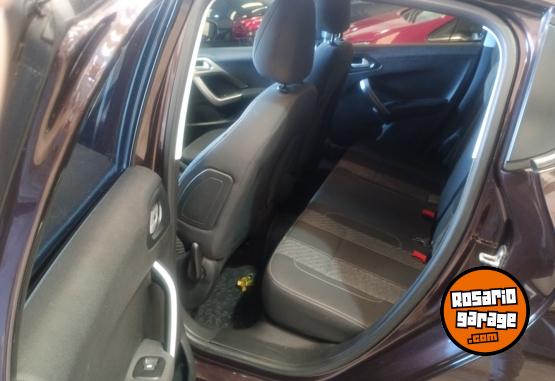 Autos - Peugeot 208 2019 Nafta 62000Km - En Venta