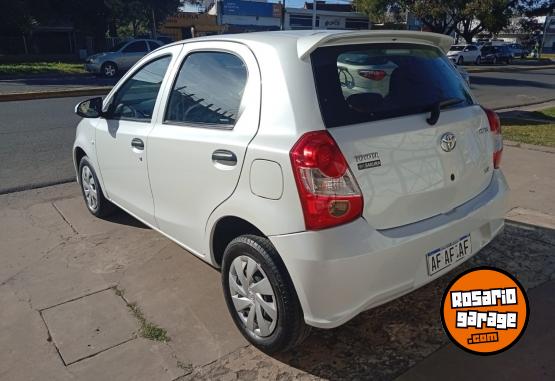 Autos - Toyota ETIOS X 5PTAS MT 2023 Nafta 26000Km - En Venta