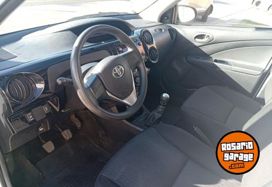 Autos - Toyota ETIOS X 5PTAS MT 2023 Nafta 26000Km - En Venta
