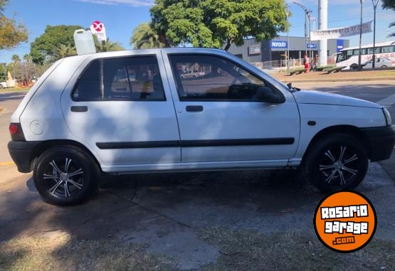 Autos - Renault Clio 1996 Diesel 300000Km - En Venta