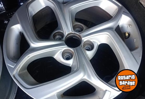 Accesorios para Autos - Vendo (2) llantas citroen c3 rodado 16 - En Venta
