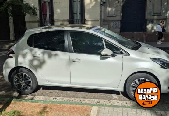 Autos - Peugeot 208 Allure 2017 Nafta 92000Km - En Venta