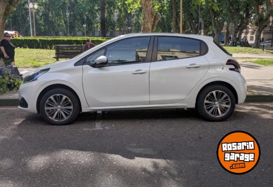 Autos - Peugeot 208 Allure 2017 Nafta 92000Km - En Venta