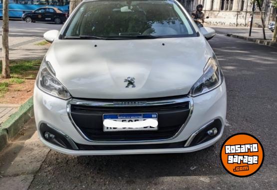 Autos - Peugeot 208 Allure 2017 Nafta 92000Km - En Venta