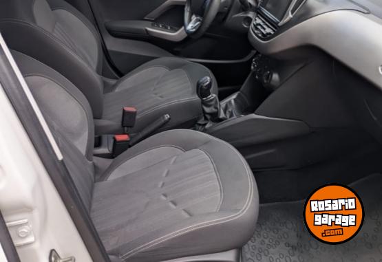 Autos - Peugeot 208 Allure 2017 Nafta 92000Km - En Venta