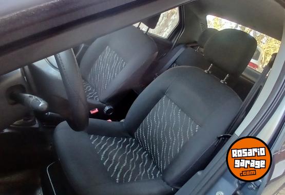 Autos - Renault Logan 2012 GNC 180000Km - En Venta
