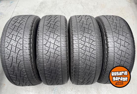 Accesorios para Autos - Juego 4 Llantas Hilux Srx a�o 19/21 con cubiertas - En Venta