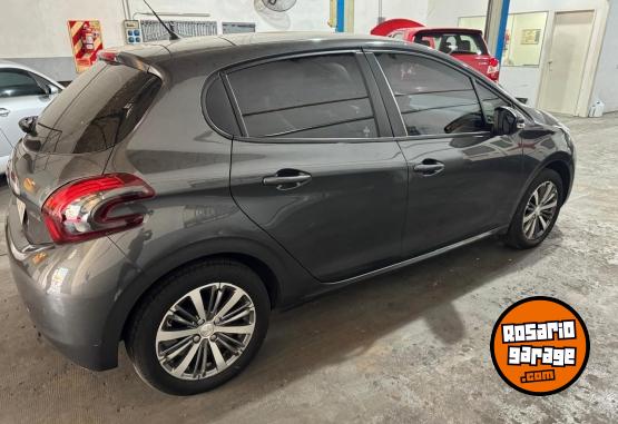 Autos - Peugeot 208 2020 Nafta 39000Km - En Venta