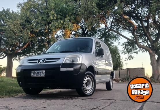 Utilitarios - Peugeot Partner 2012 Nafta 180000Km - En Venta