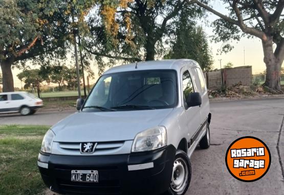 Utilitarios - Peugeot Partner 2012 Nafta 180000Km - En Venta