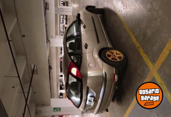 Autos - Ford focus 2004 GNC 230000Km - En Venta