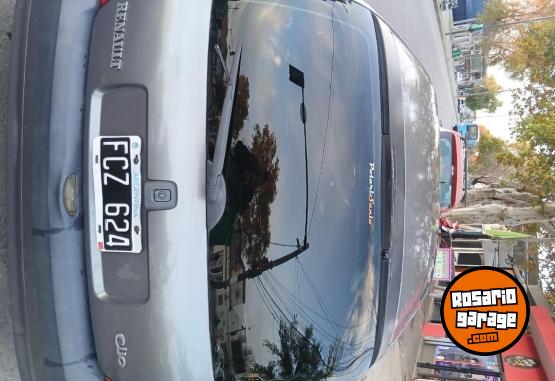 Autos - Renault Clio authentique 2005 Diesel 296000Km - En Venta