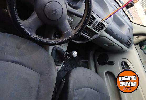 Autos - Renault Clio authentique 2005 Diesel 296000Km - En Venta