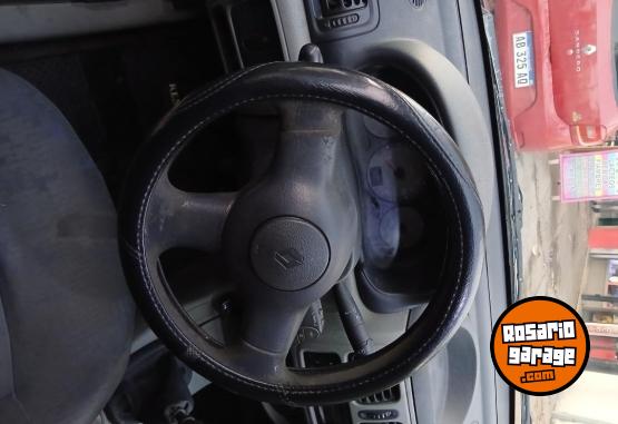 Autos - Renault Clio authentique 2005 Diesel 296000Km - En Venta