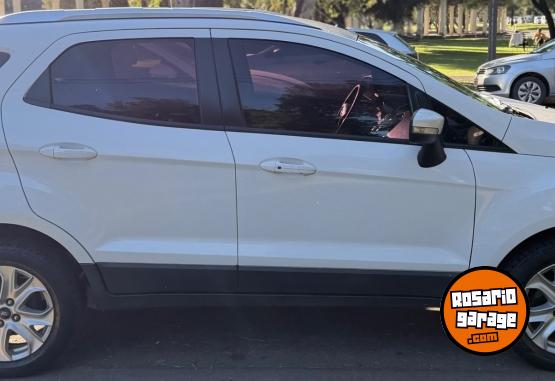 Camionetas - Ford Eco sport titanium 1.6 2015 Nafta 140000Km - En Venta