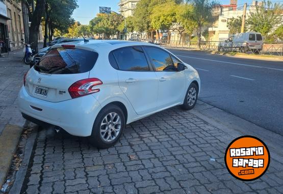 Autos - Peugeot 208 ALLURE 1.6 touchscree 2014 Nafta 170000Km - En Venta