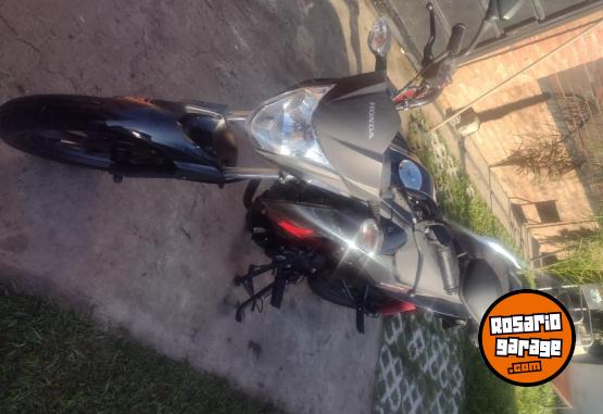 Motos - Honda Twister 125 CB 2023 Nafta 6000Km - En Venta