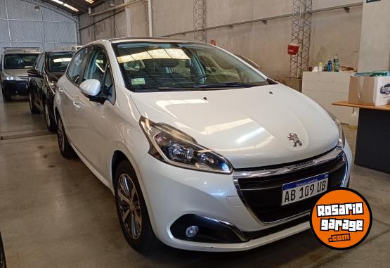 Autos - Peugeot 208 2017 Nafta 108000Km - En Venta