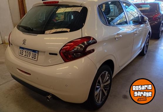Autos - Peugeot 208 2017 Nafta 108000Km - En Venta