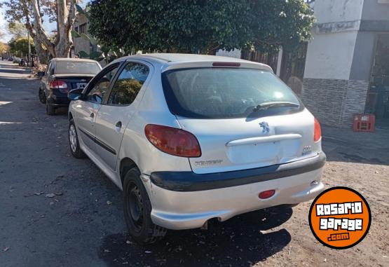 Autos - Peugeot 206 2004 Nafta 111111Km - En Venta