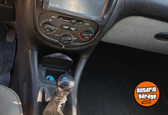 Autos - Peugeot 206 2004 Nafta 111111Km - En Venta