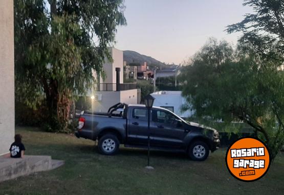 Camionetas - Ford Ranger xls 2017 Diesel 105000Km - En Venta