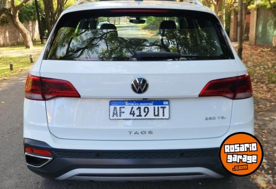 Autos - Volkswagen Taos Highline 2022 Nafta 40000Km - En Venta
