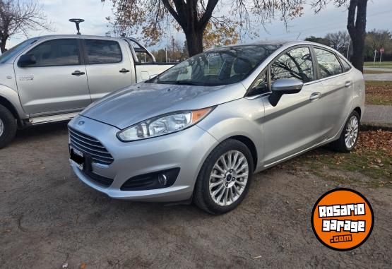 Autos - Ford Fiesta Titanium 2014 Nafta 130000Km - En Venta