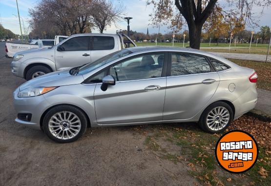 Autos - Ford Fiesta Titanium 2014 Nafta 130000Km - En Venta