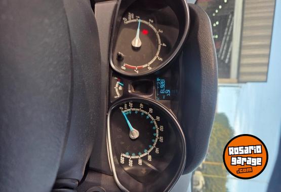 Autos - Ford Fiesta Titanium 2014 Nafta 130000Km - En Venta