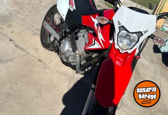 Motos - Honda Tornado XR 250 2023 Nafta 13000Km - En Venta