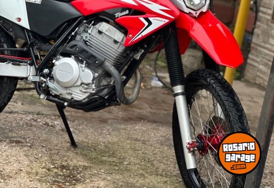 Motos - Honda Tornado XR 250 2023 Nafta 13000Km - En Venta