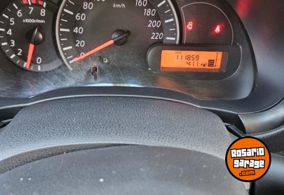 Autos - Nissan March 2015 Nafta 112000Km - En Venta