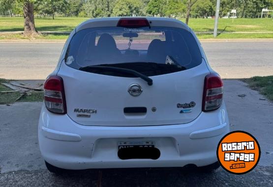 Autos - Nissan March 2015 Nafta 112000Km - En Venta
