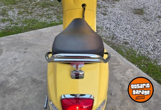 Motos - Vespa VXL 150 2024 Nafta 2530Km - En Venta