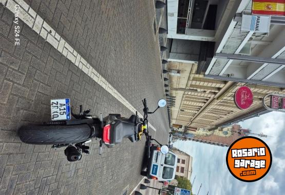 Motos - Husqvarna Svartpilen 401 2022 Nafta 15000Km - En Venta
