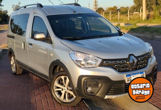 Utilitarios - Renault Kangoo 2023 Nafta 21000Km - En Venta