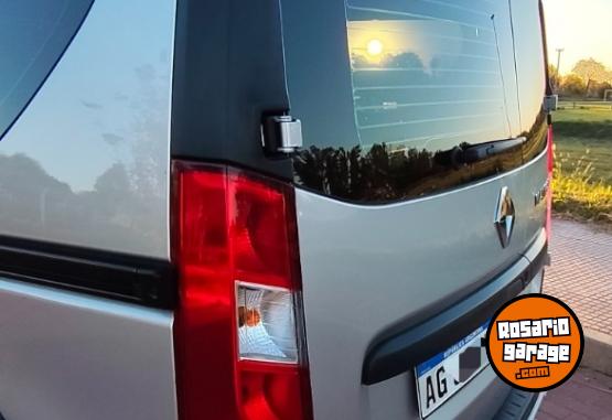 Utilitarios - Renault Kangoo 2023 Nafta 21000Km - En Venta