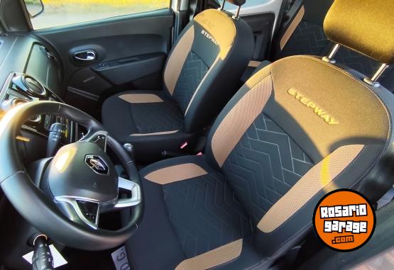 Utilitarios - Renault Kangoo 2023 Nafta 21000Km - En Venta