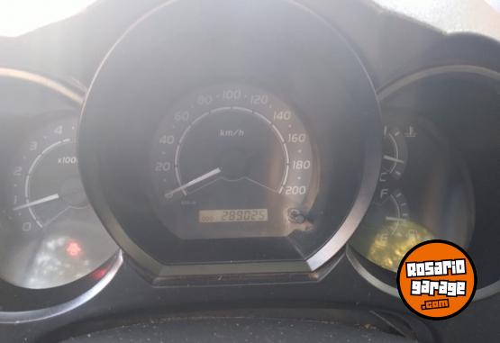 Camionetas - Toyota Hilux DX 2.5 TD 4x4 2005 Diesel 290000Km - En Venta
