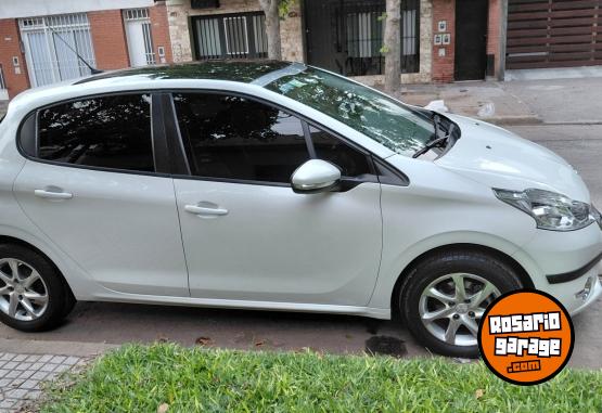 Autos - Peugeot 208 2016 Nafta 64000Km - En Venta