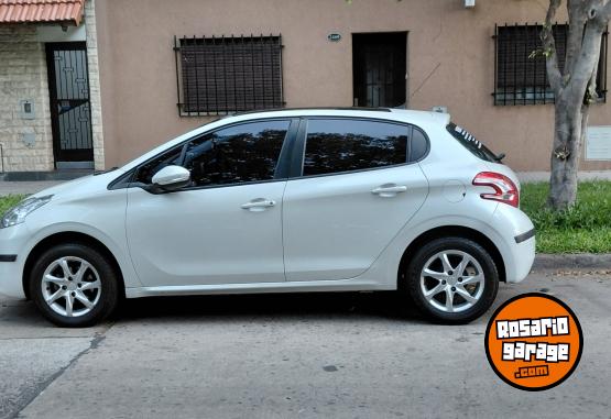 Autos - Peugeot 208 2016 Nafta 64000Km - En Venta