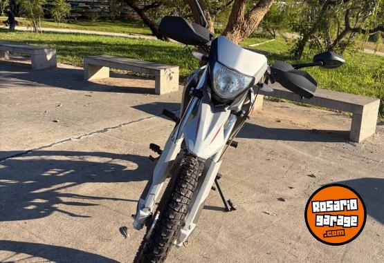 Motos - Motomel Skua silver 2023 Nafta 9500Km - En Venta