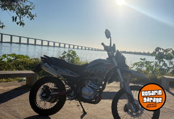 Motos - Motomel Skua silver 2023 Nafta 9500Km - En Venta